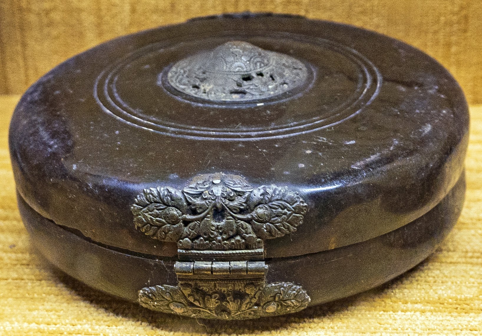 Jewelry caskets (turtle shells) [Galle National Museum]